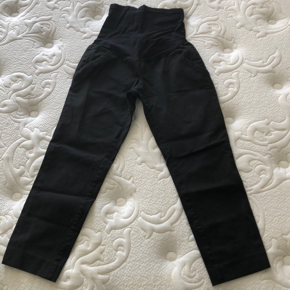 Black Pea in the Pod maternity pants.